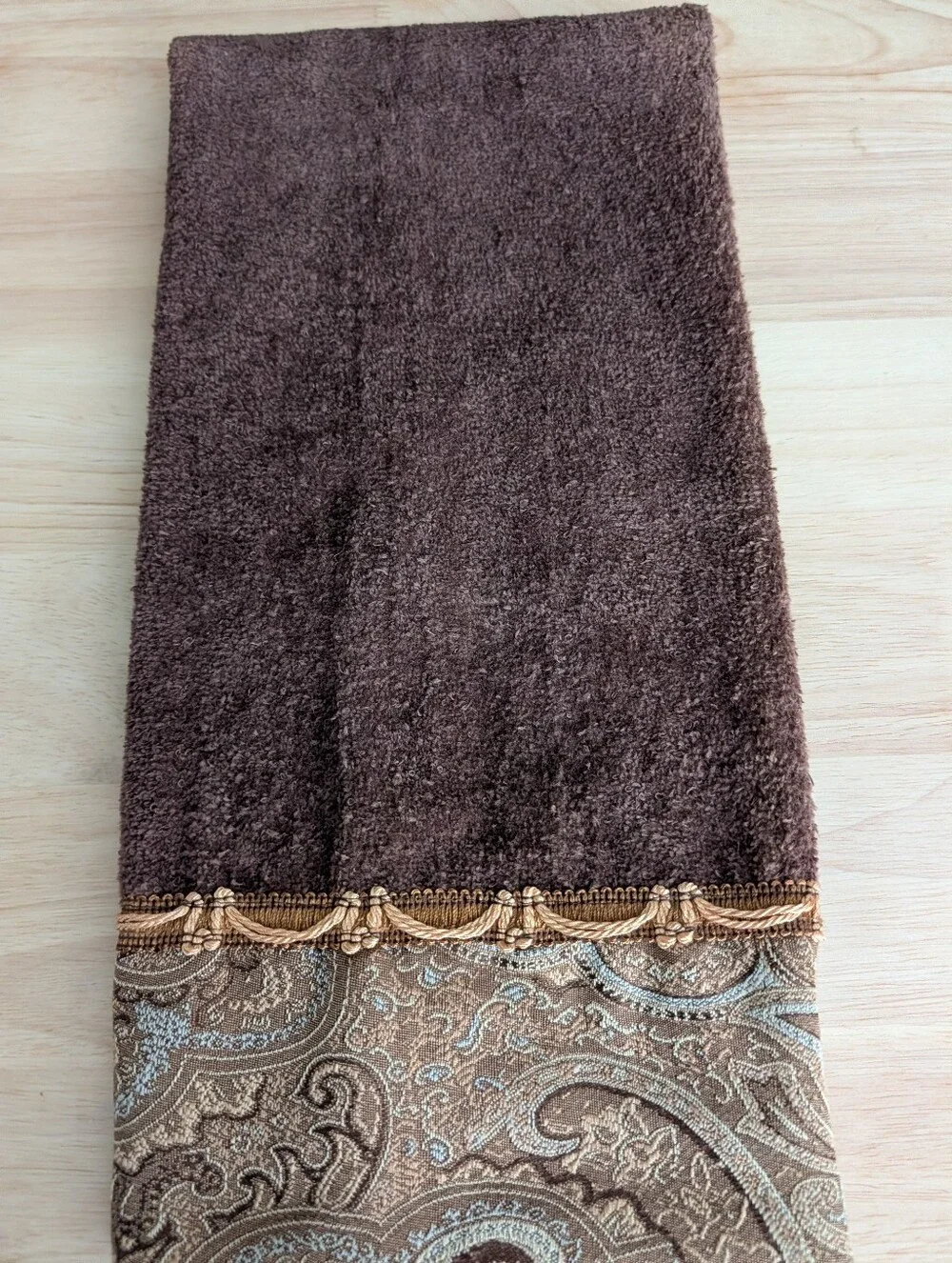 Avanti Brown Paisley Trim Bath Towels with Gold Accent